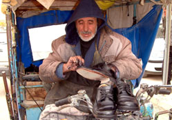 Felç oldu, ama hayattan kopmadı