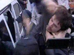 Erdoğan'a yumurtalı protesto