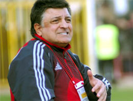 Yılmaz Vural 2 karısıyla çok mutlu!