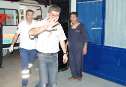Okul bahçesinde içerken dövdüler