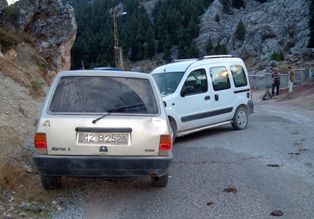 Ehliyetsiz sürücüler kaza yaptı: 1 yaralı