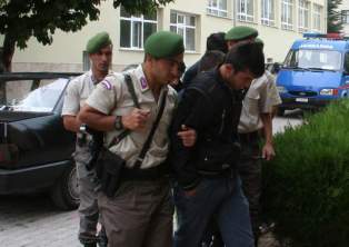 Balıkçı teknelerinin motorlarını çaldılar