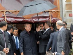 Erdoğan annesi için Tebareke okudu