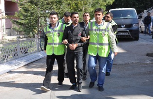 Cezaevinden çıkıp aynı suçu işlediler