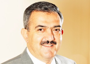 "Rektör dediğin tramvaya binecek.."