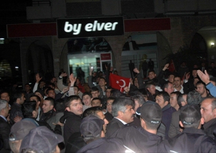 Konya'da BDP binasına girmek istediler