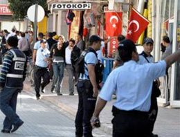 Polis BDP binasına Türk bayrağı astı