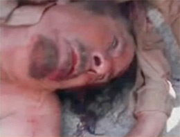 Cesedini yerlerde sürüklediler