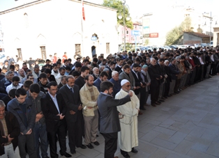 Şehitlere gıyabi cenaze namazı kılındı