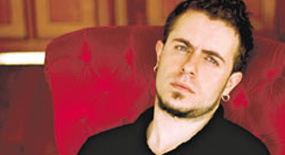 Emre Aydın'dan depremzedelere destek