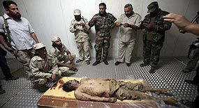 Kaddafi'nin cenazesi hala pazarda