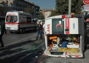 Hasta taşıyan ambulans devrildi: 1 ölü