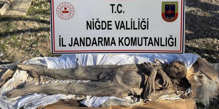 Ortaçağ dönemine ait mumyayı satmaya çalışırken yakalandılar