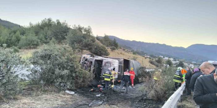 Hatay’da tır kazası: Otobanda yanan tırda 2 kişi hayatını kaybetti