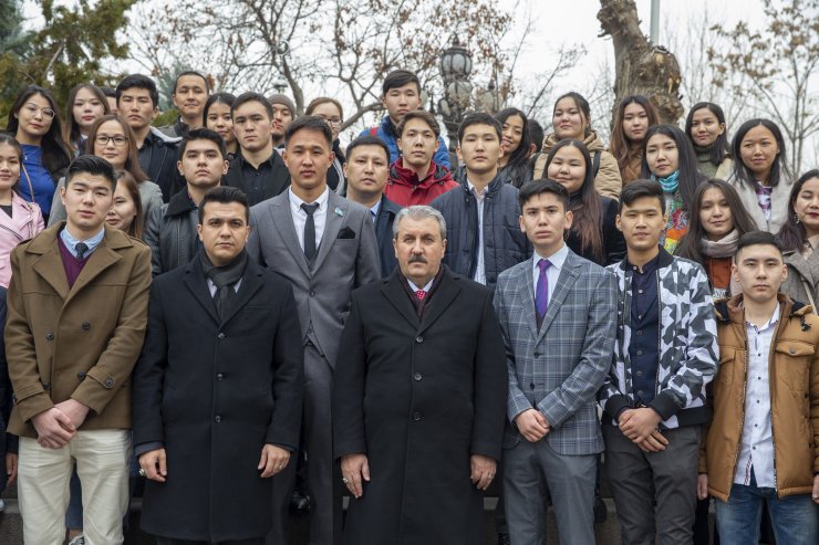 Destici, Kazakiskanlı öğrencilerle Yazıcıoğlu'nun kabrini ziyaret etti