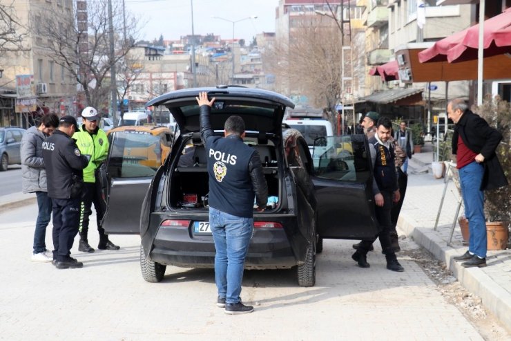 Helikopter destekli operasyonda 4 kilo uyuşturucu yakalandı