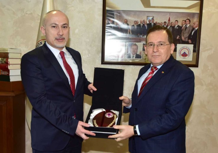Gürcistan'ın Trabzon Başkonsolosu Japaridze TTSO'yu ziyaret etti: