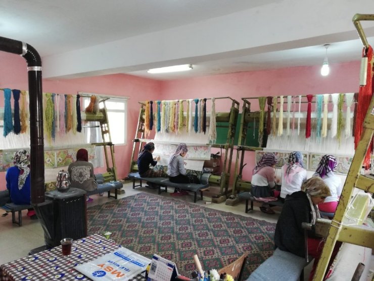 Midyat’ta 40 kadın ipek dokuma kursunda meslek sahibi olacak