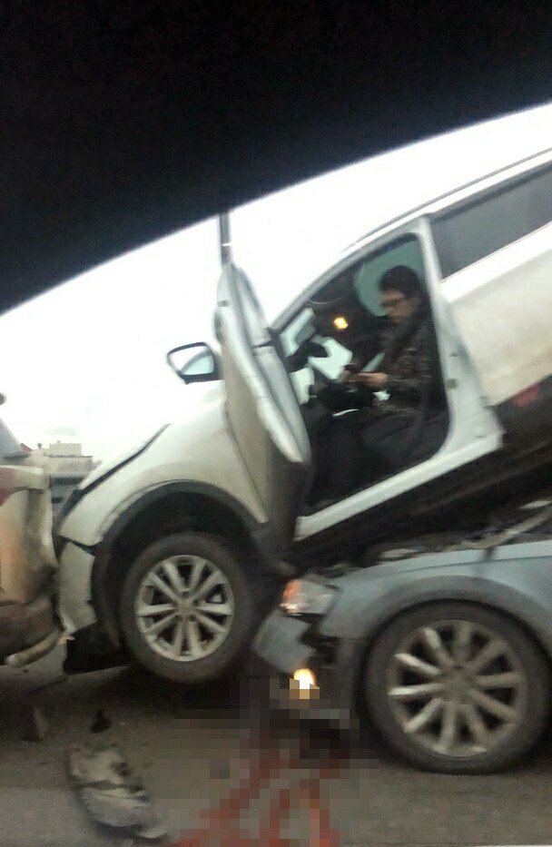 Rusya’da kaza yapan araçlar üst üste çıktı