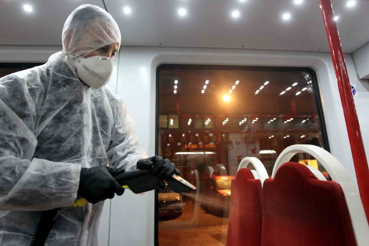 Samsun'da tramvaylar virüslere karşı ULV sisleme cihazı ile dezenfekte ediliyor