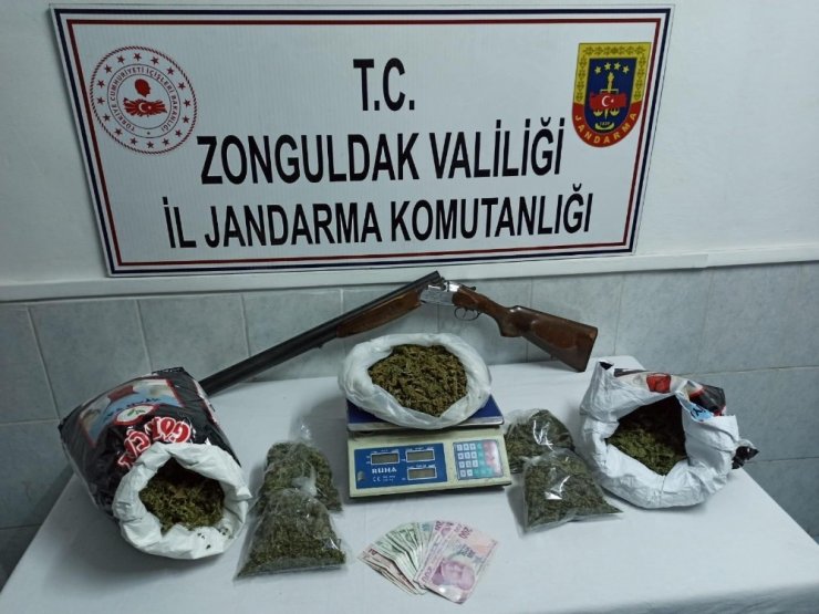 Zonguldak’ta 5 kilo kubar esrarla yakalanan 2 kişi tutuklandı