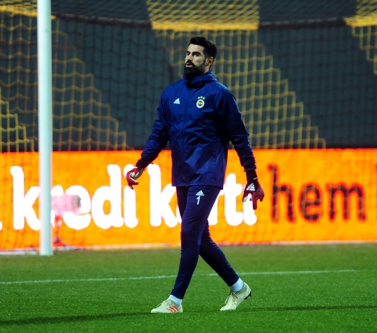 Derbide Volkan Demirel ilk kez kulübede