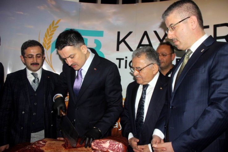 Bakan Pakdemirli’den saman ithal edildiği iddialarına yanıt