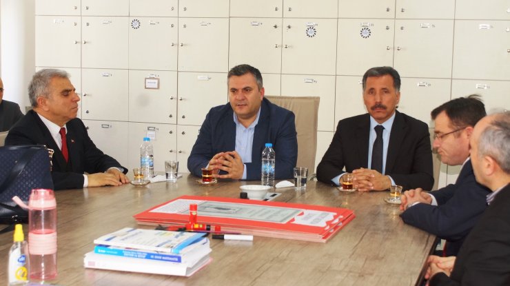 Başkan Demirbaş öğrenim gördüğü okulu ziyaret etti