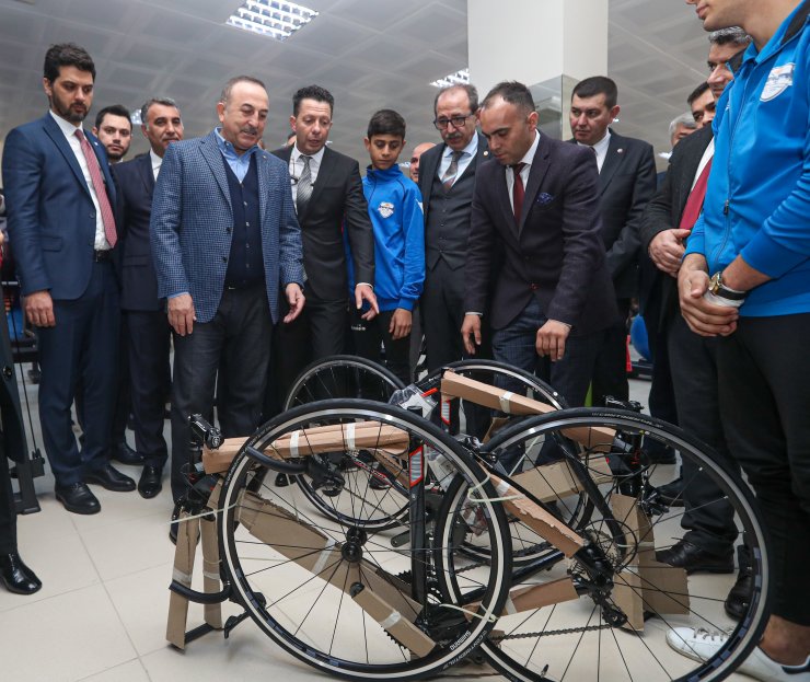 Dışişleri Bakanı Çavuşoğlu, Antalya'da öğrencilerle bir araya geldi:
