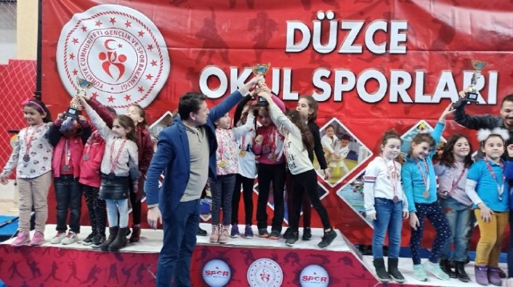 Valilik Kupası şampiyonları ödüllendirildi