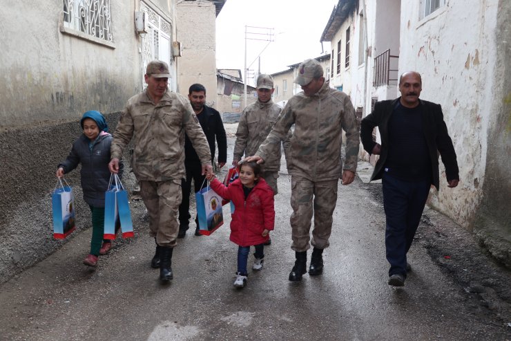 Engelli depremzede gencin hayalini jandarma gerçekleştirdi