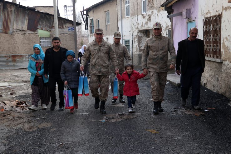 Engelli depremzede gencin hayalini jandarma gerçekleştirdi