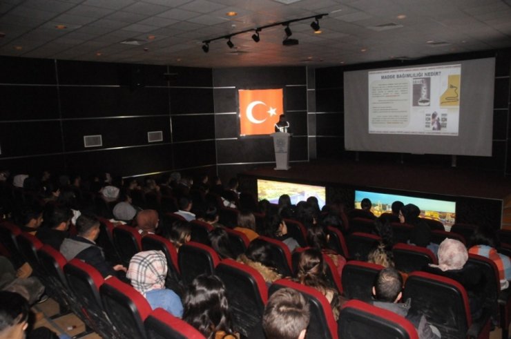 Cizre polisinden üniversite öğrencilerine uyuşturucu semineri