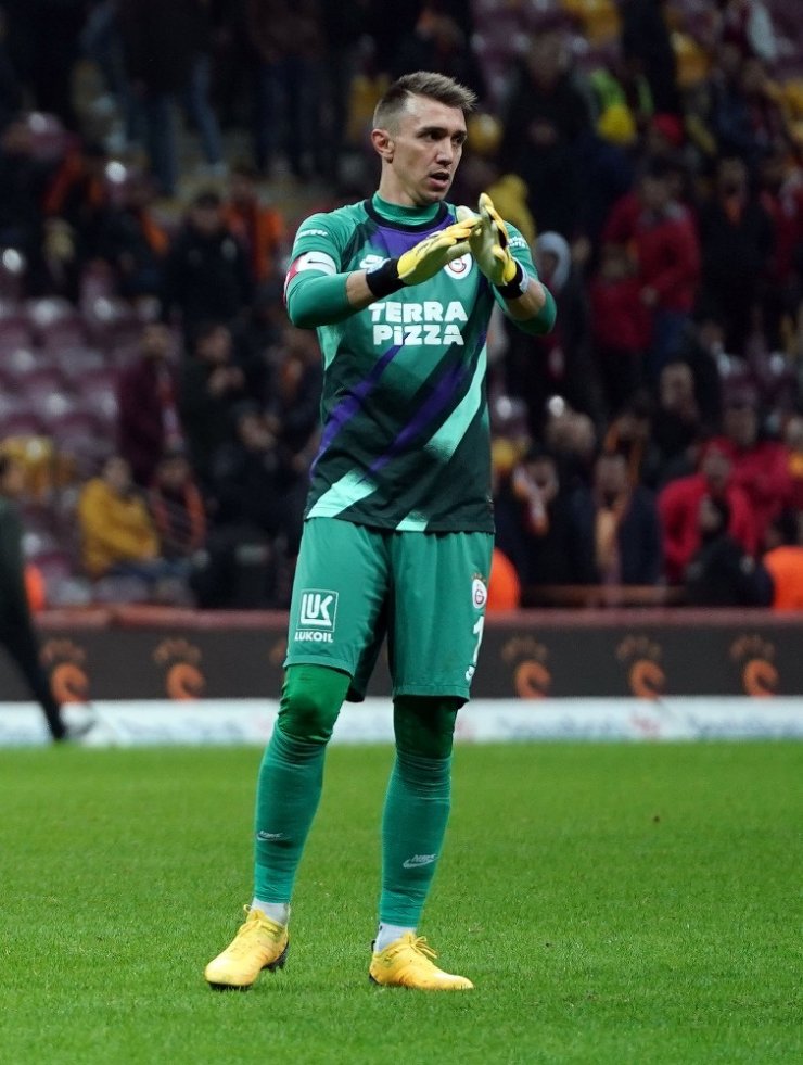 Altay: 26 - Muslera: 16