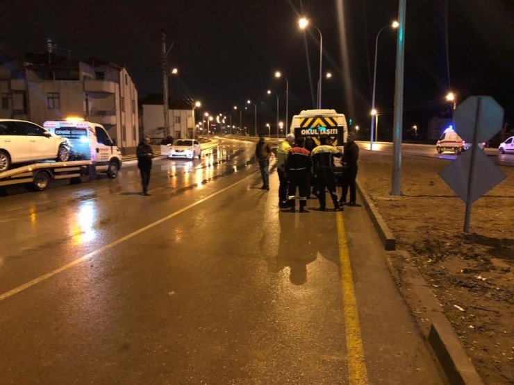 Aksaray’da 2 kişinin yaralandığı kazada taraflar yol ortasında kavga etti