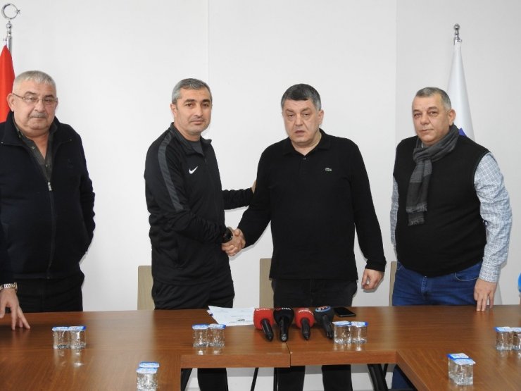 Düzcespor’da Mustafa Sarıgül resmen dönemi başladı