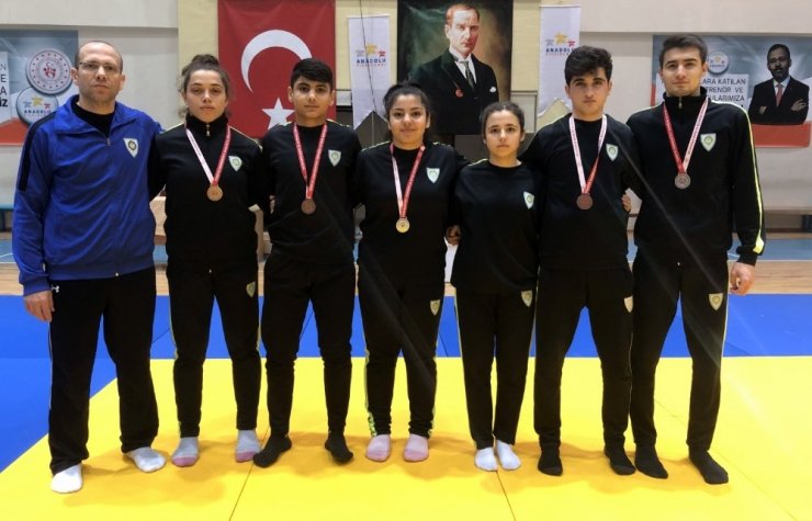 Manisa BBSK’lı judoculardan 6 madalya