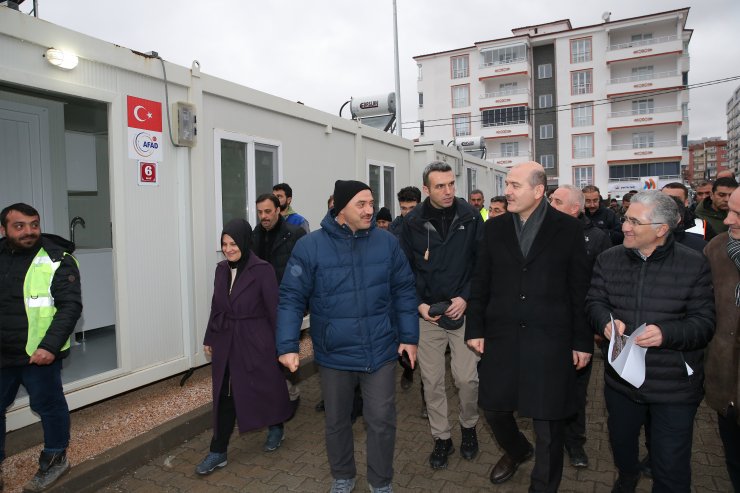 İçişleri Bakanı Soylu, Elazığ'da konteyner yerleşim alanlarını inceledi