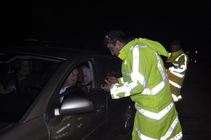 Jandarma ve Emniyet Trafik ekiplerinden alkol denetimi