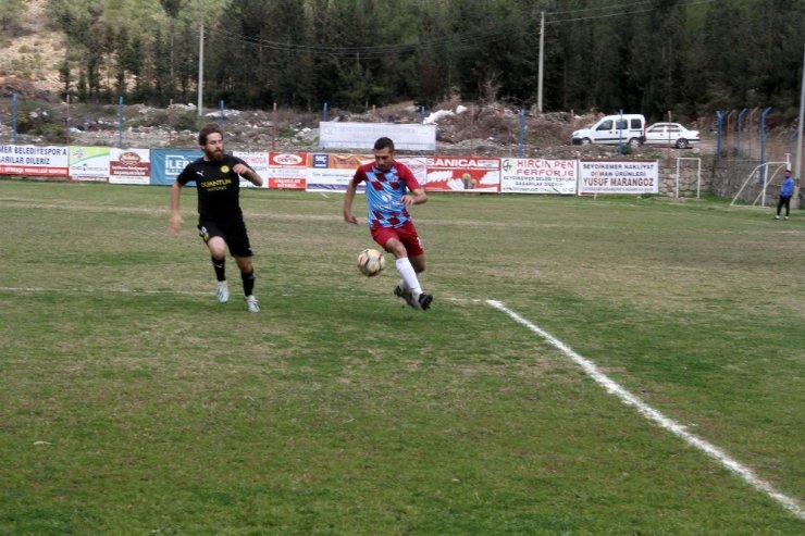 Sahayı su bastı, maç tatil edildi