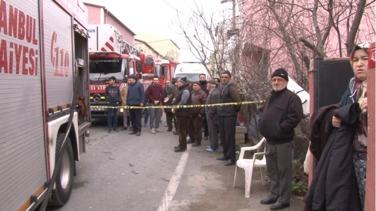 Sultangazi’de yangın paniği, mahsur kalanlar son anda kurtarıldı