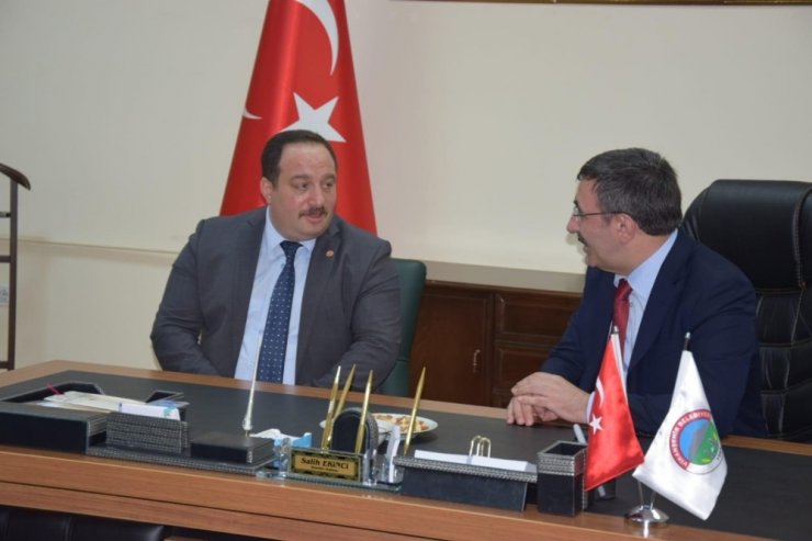 AK Parti Genel Başkan Yardımcısı Yılmaz’dan Viranşehir Belediyesine ziyaret