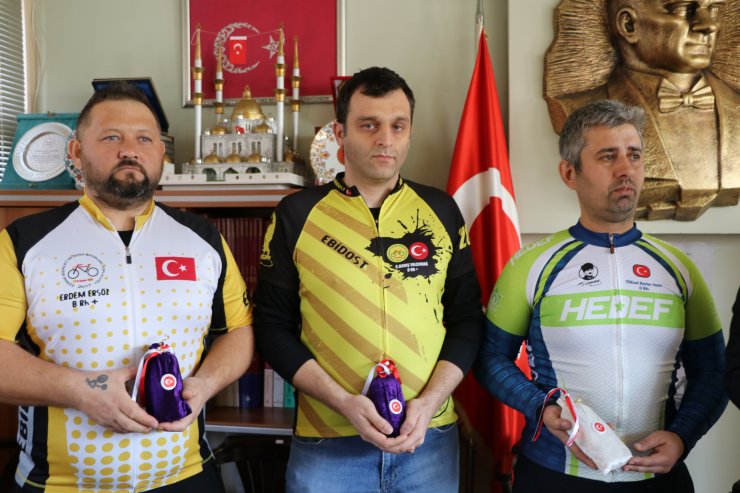 Bisikletliler Edirne'den Çanakkale'ye şehitlik toprağı götürecek