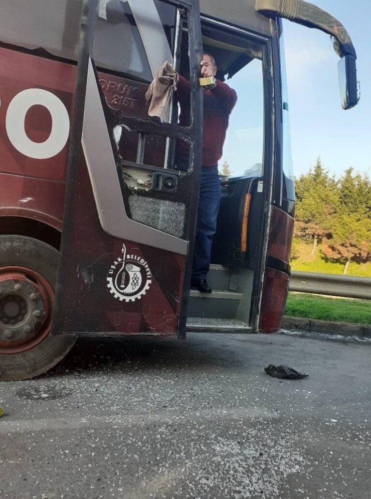 Uşakspor kafilesini taşıyan otobüslere taşlı saldırı