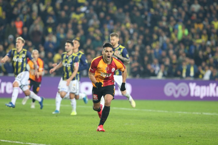 Galatasaray tarihi galibiyetle zirveye ortak oldu