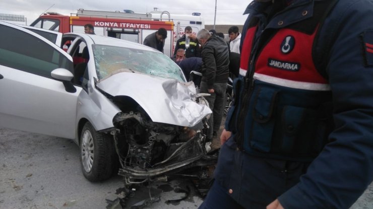Konya’da otomobille kamyonet çarpıştı: 3 yaralı