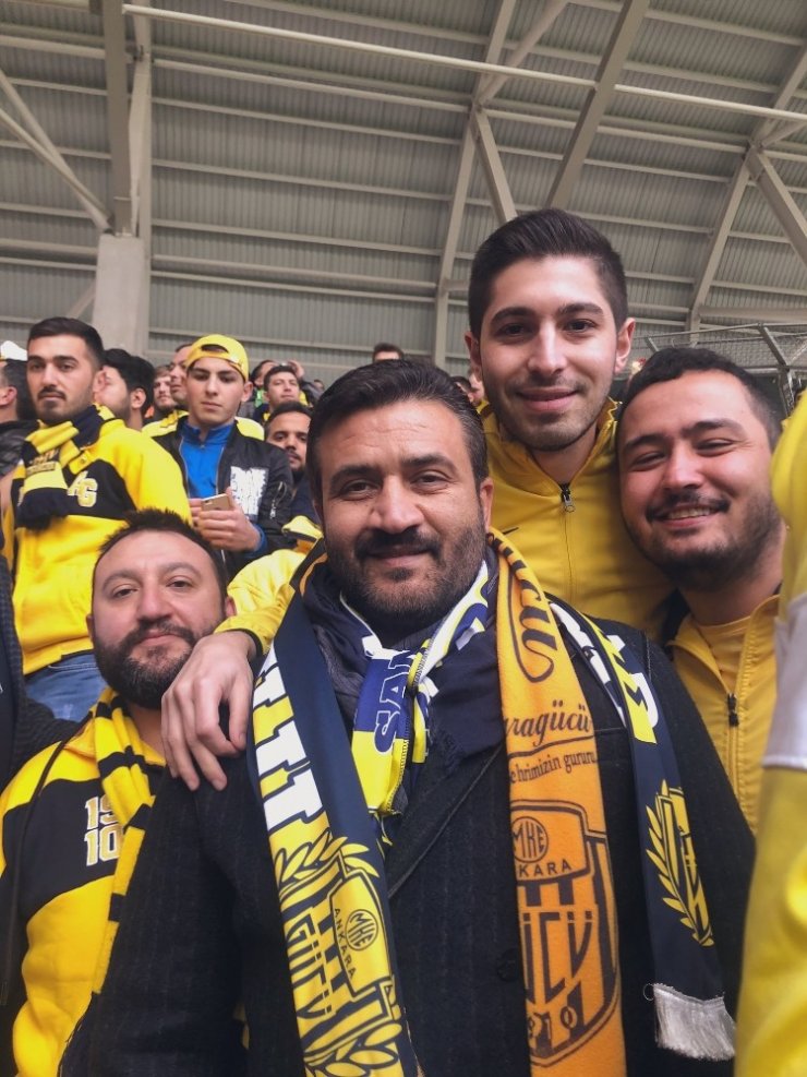 MKE Ankaragücü Başkanı Fatih Mert maçı taraftar ile izledi