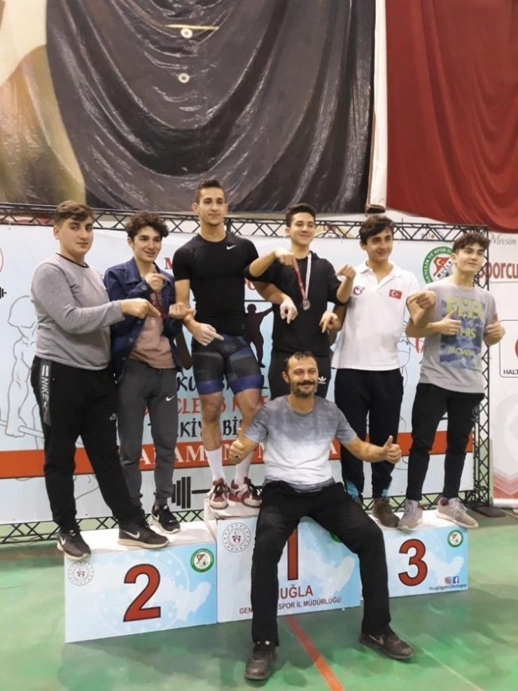 Düzceli sporcular halterde 3 madalya kazandı