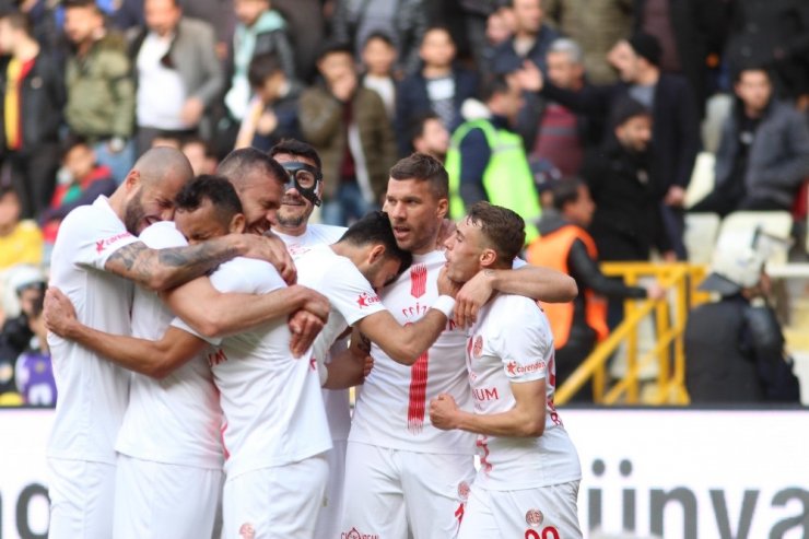 Antalyaspor’dan ikinci yarıda büyük çıkış
