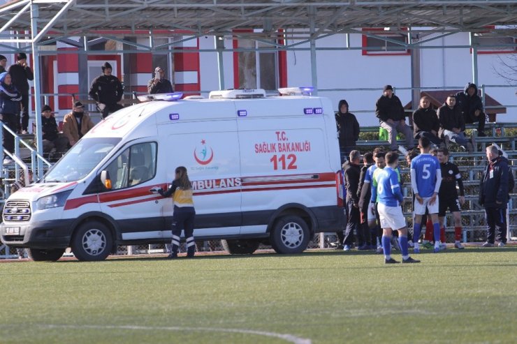 Yeşil sahada üzücü sakatlık, kafatası kırıldı